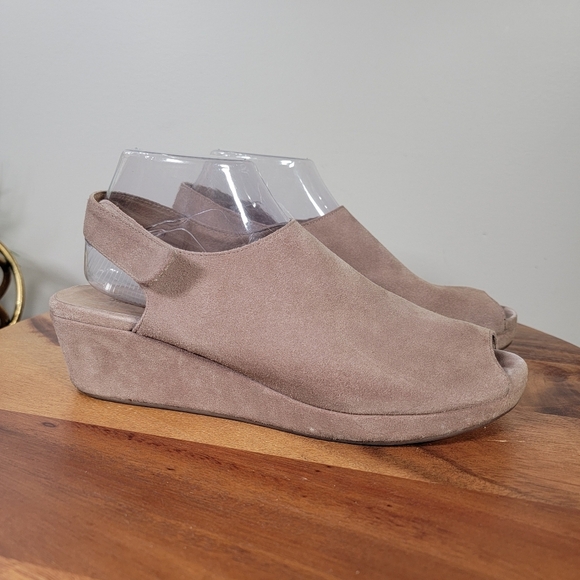 Chocolat Blu Yana Suede Wedge Sandals Size 9.5 Taupe Casual Comfy - Picture 4 of 16